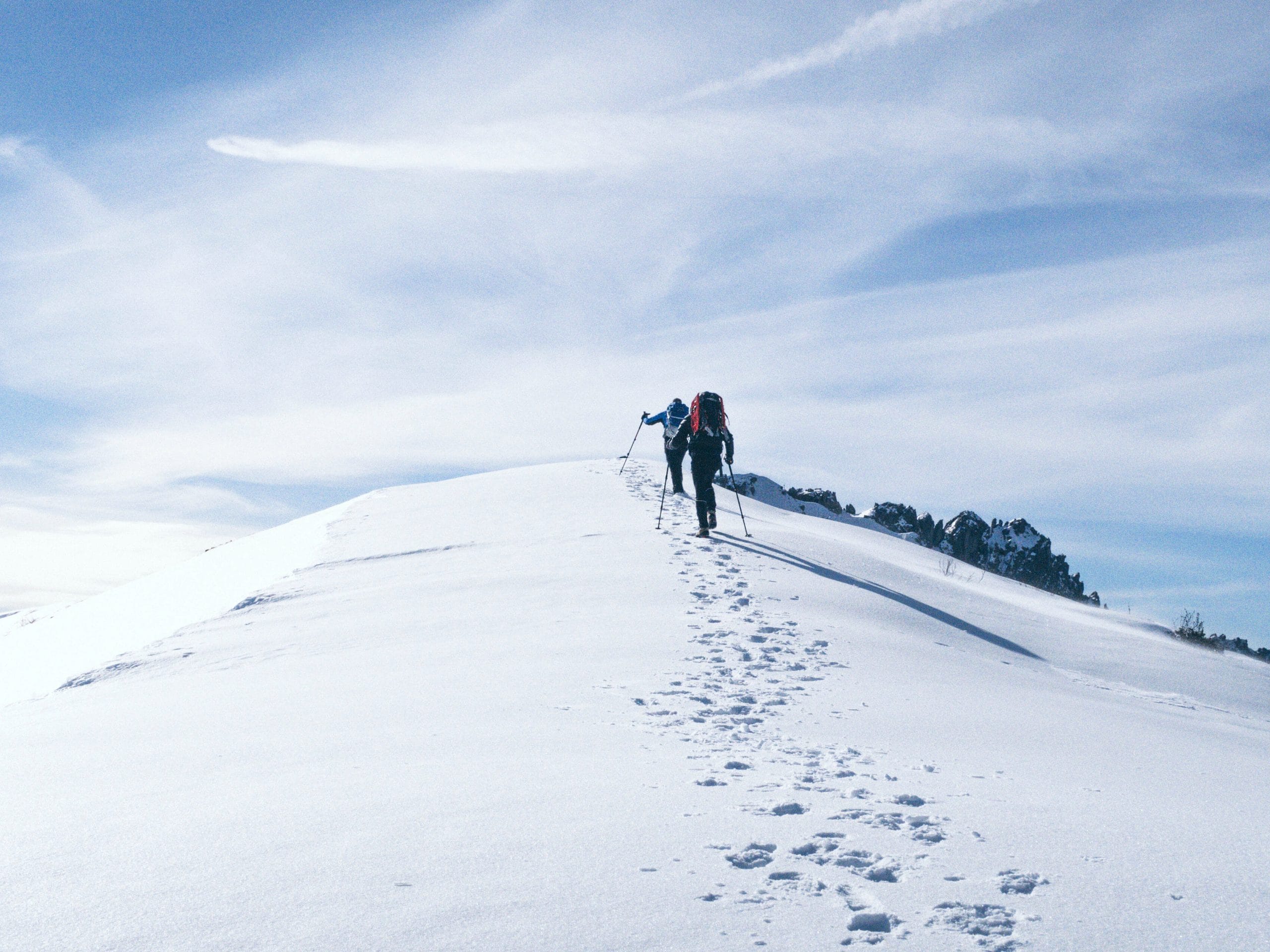 Peut-on aller au ski sans pneus neige en 2023 ?