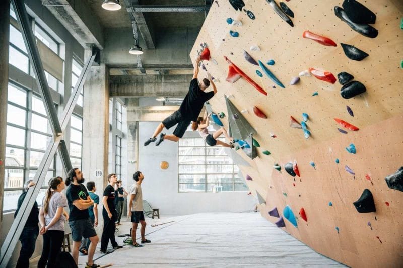 Mur d'escalade en salle