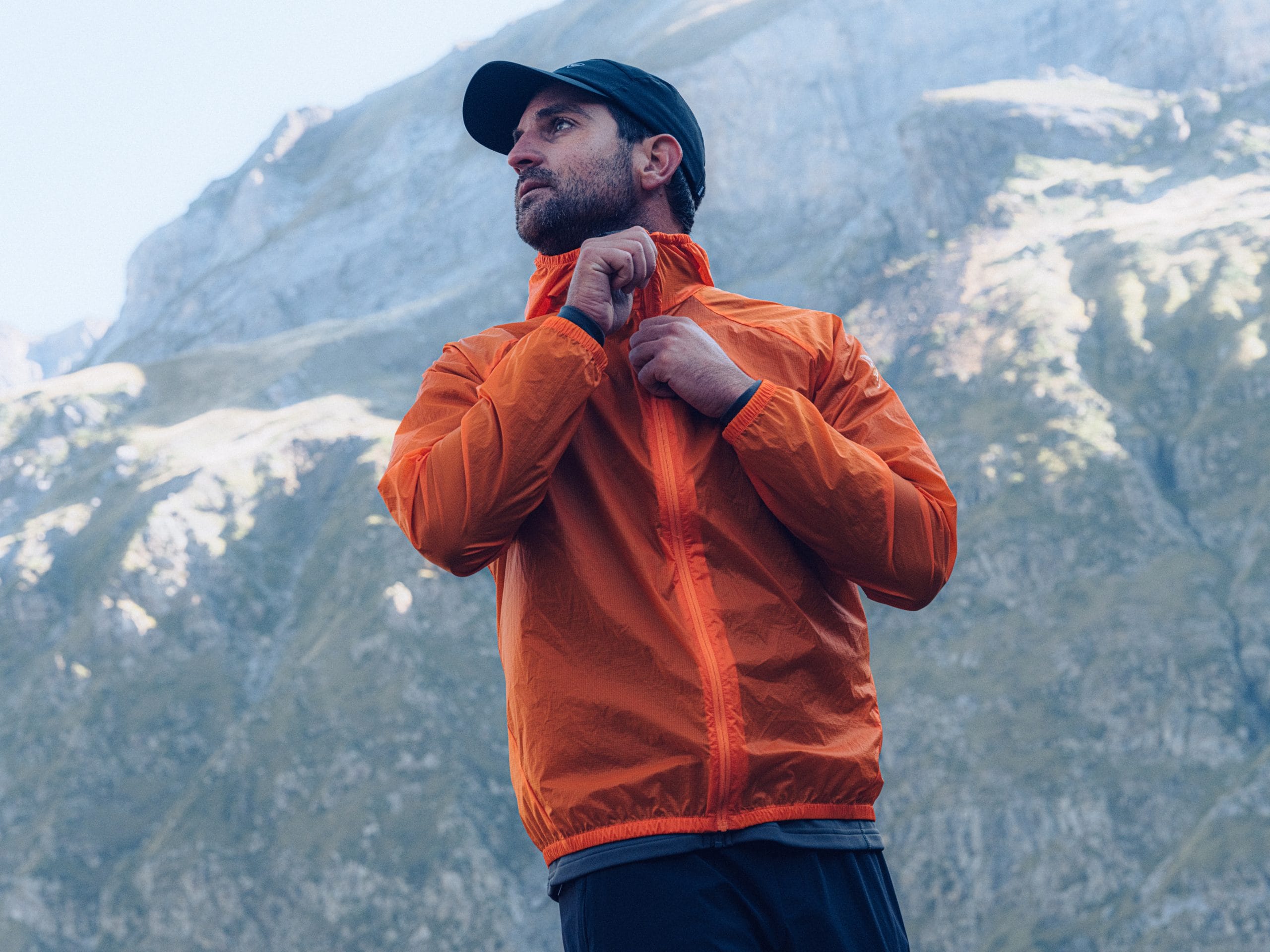 Photo en montagne de la veste Rossignol portée