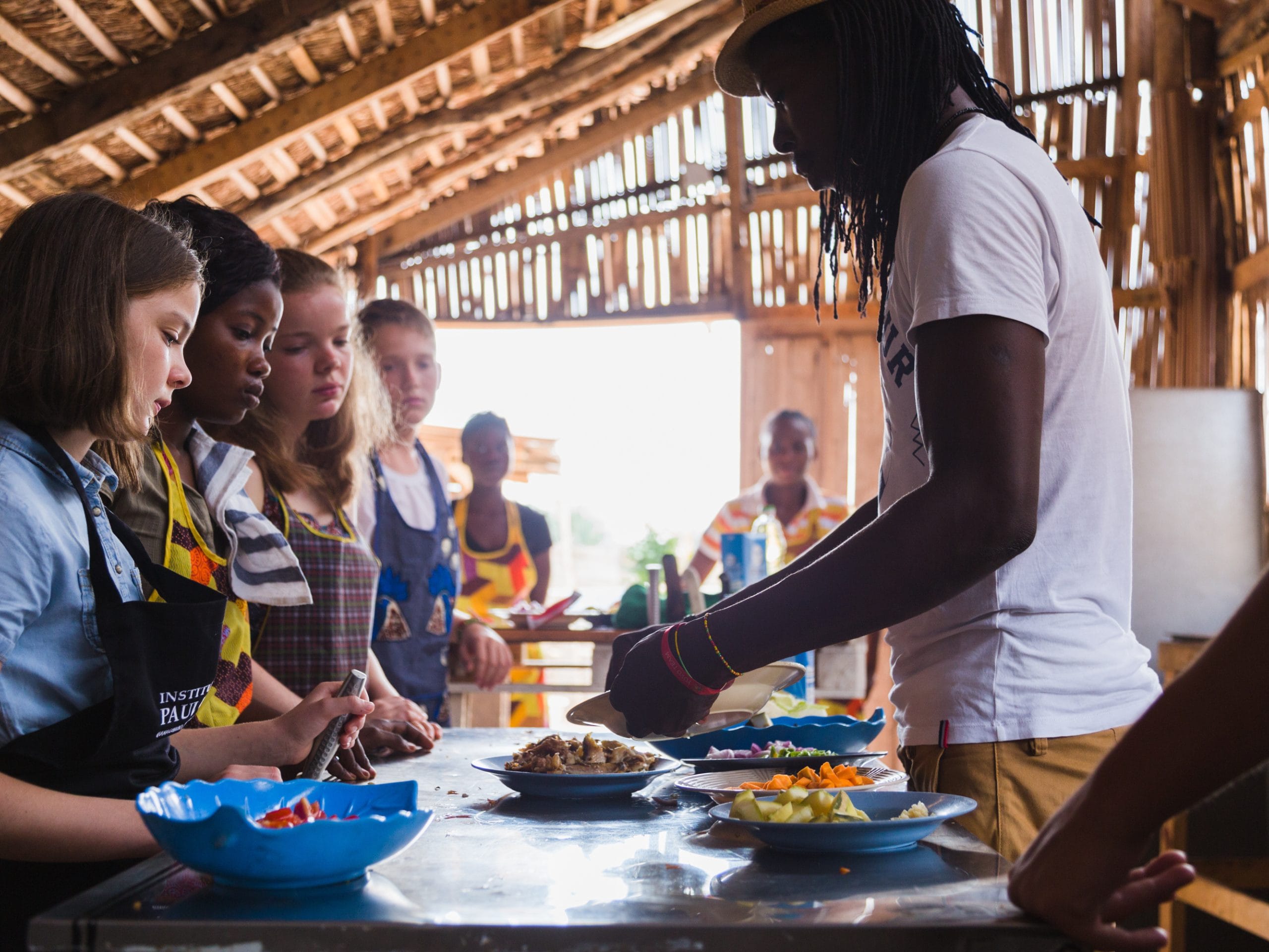 Préparation du repas dans une maison au Bénin