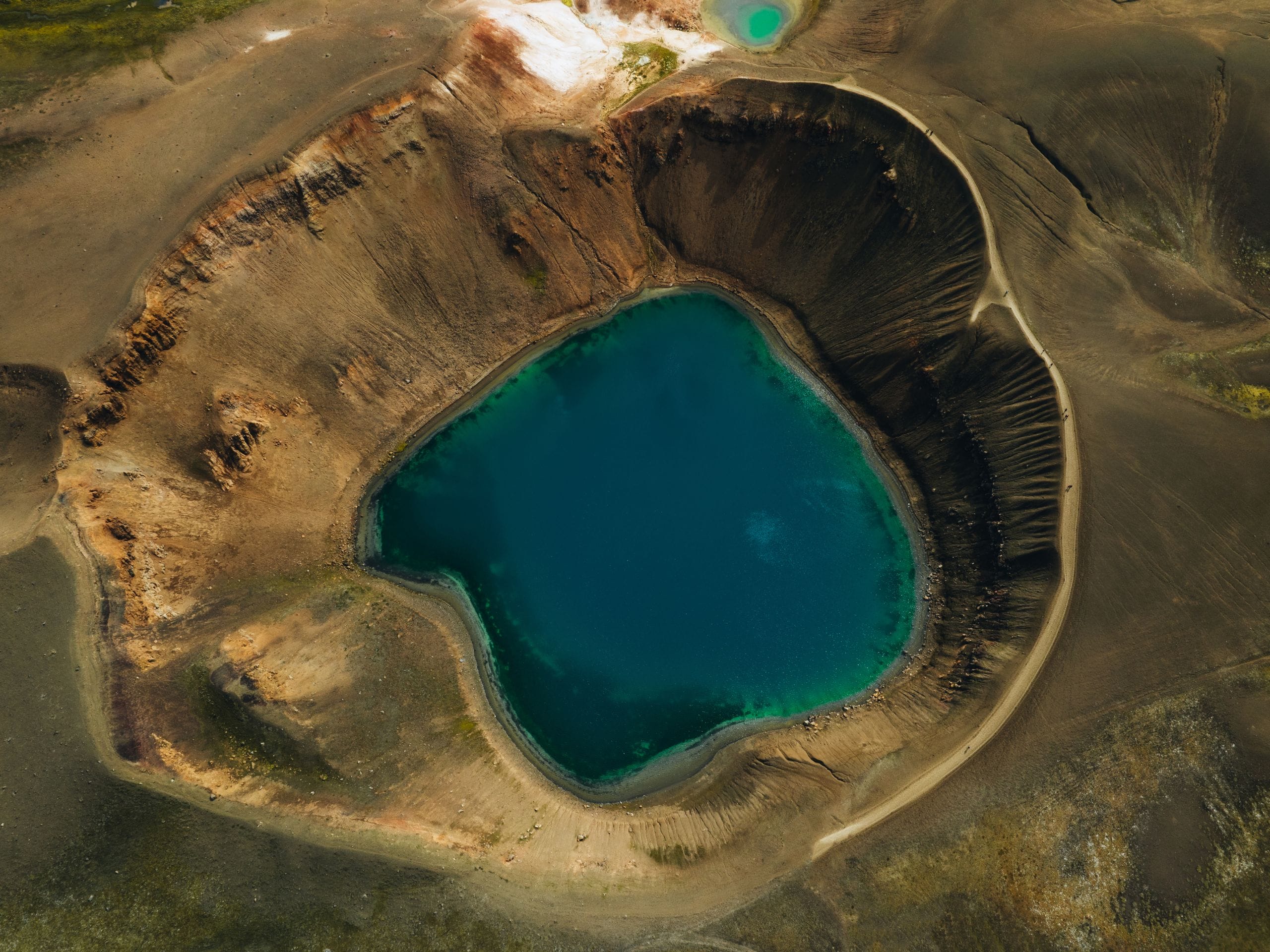 Víti, cratère bleu clair en Islande.