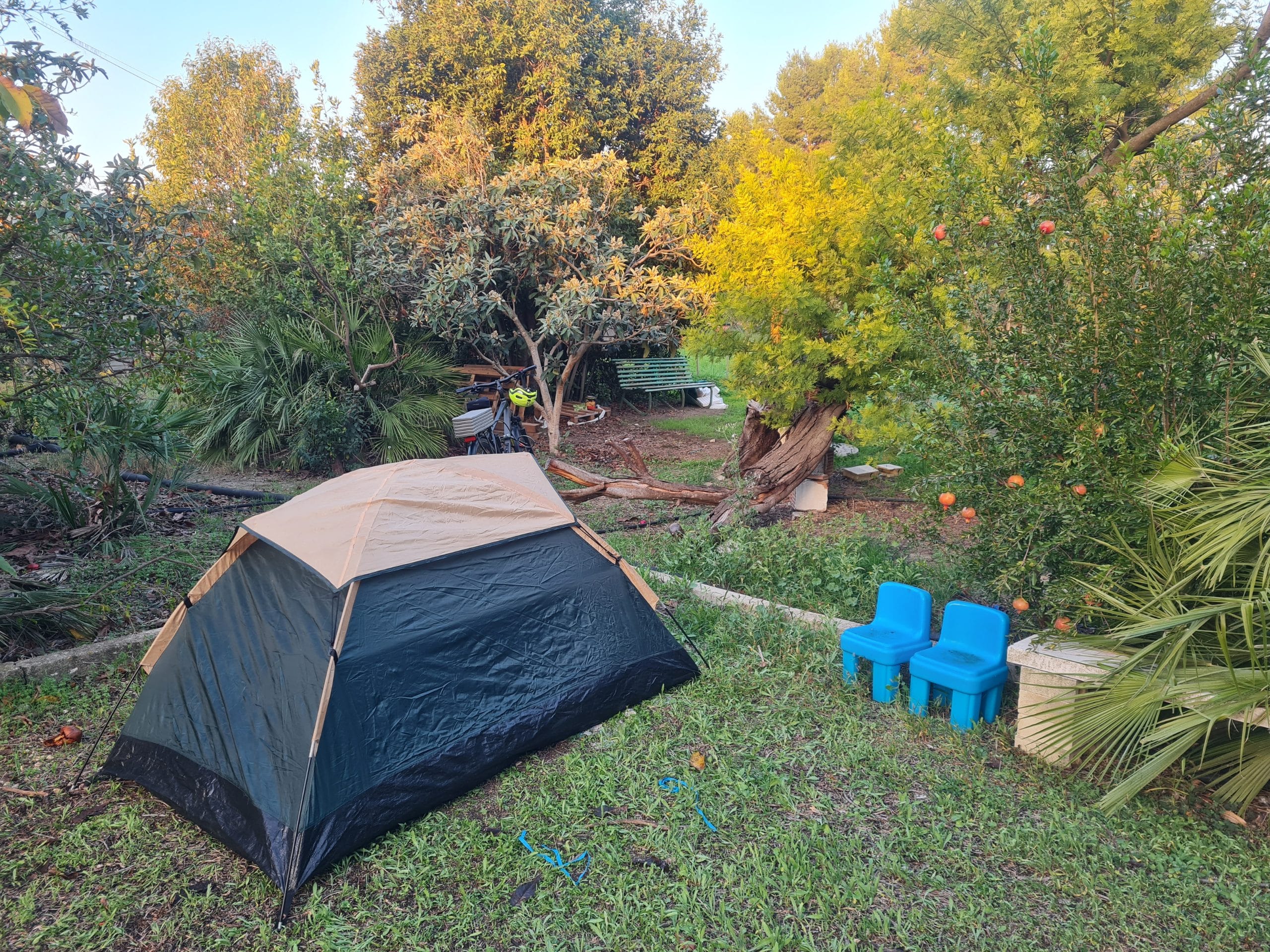 Tente dans le jardin