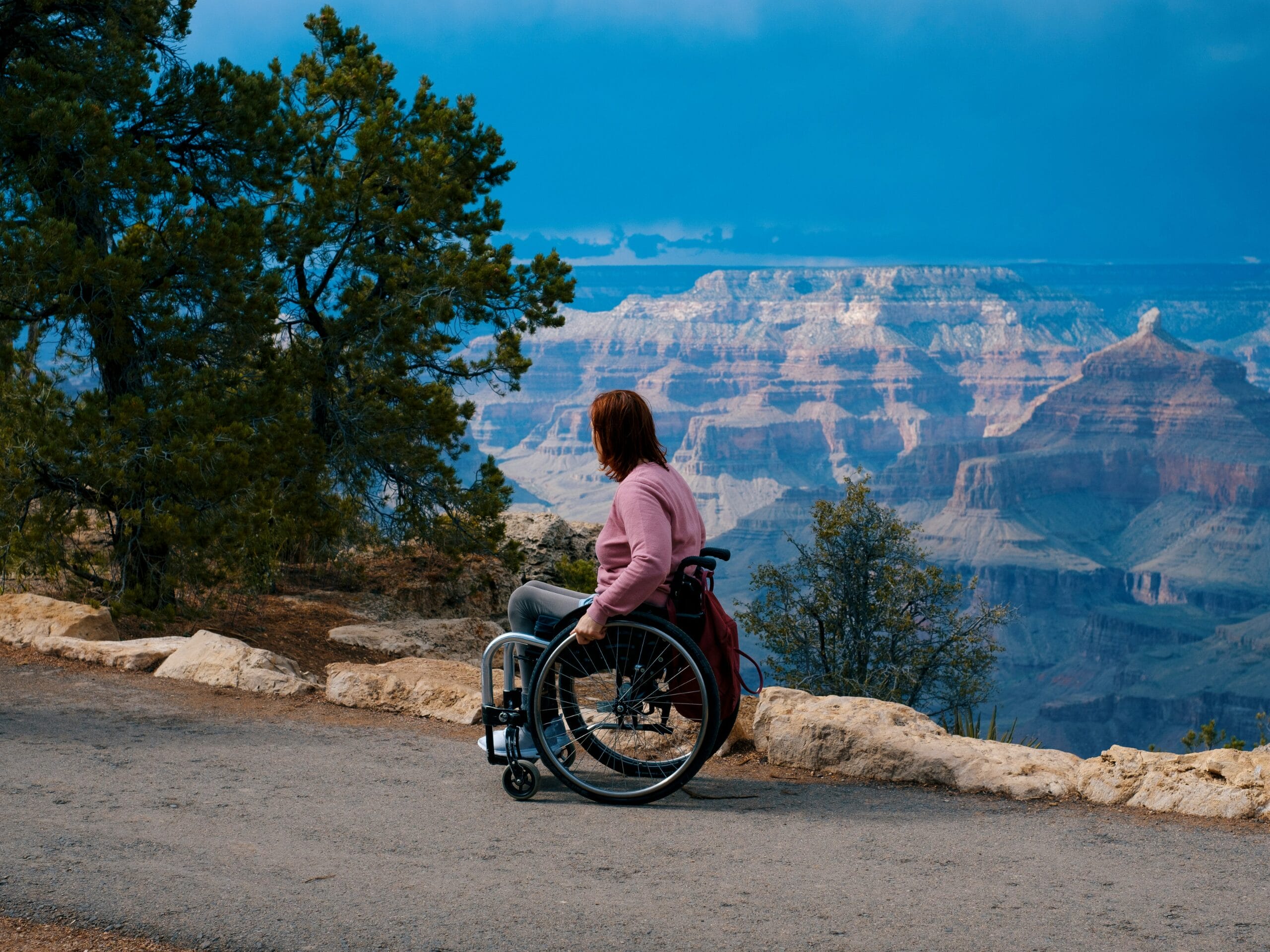 Personne en situation de handicap en montagne