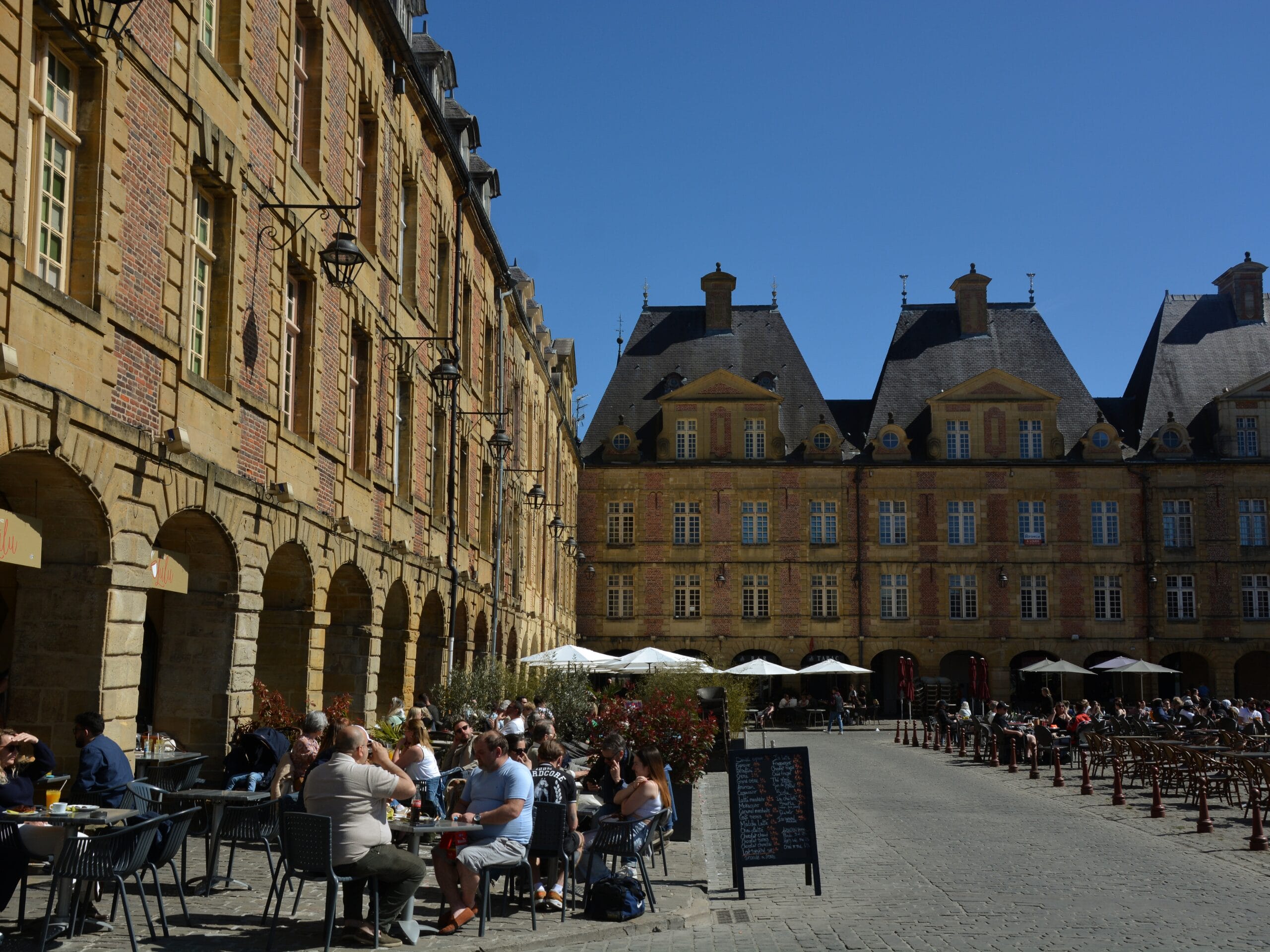 Vue sur la place Ducale