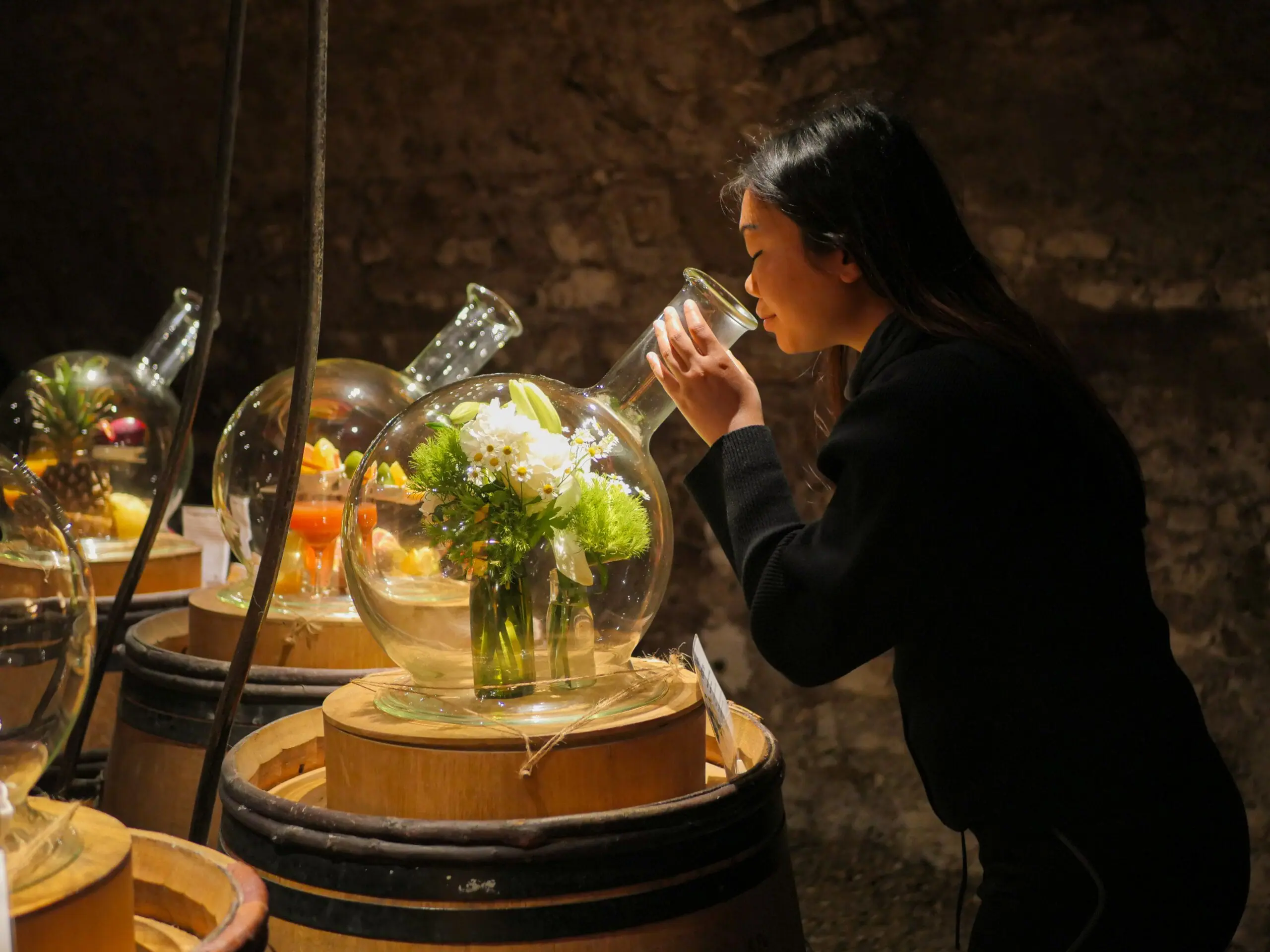 Anémone sent les jarres avec des parfums à l'intérieur