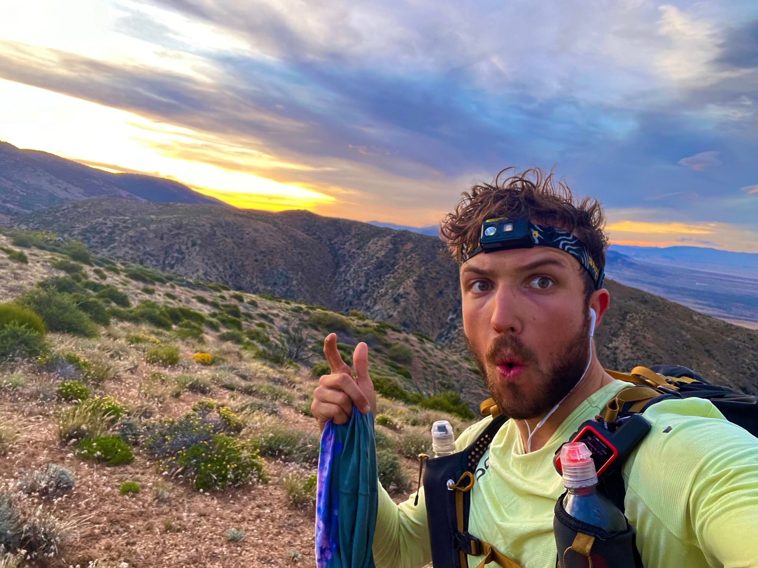 Antoine en courant devant le coucher du soleil
