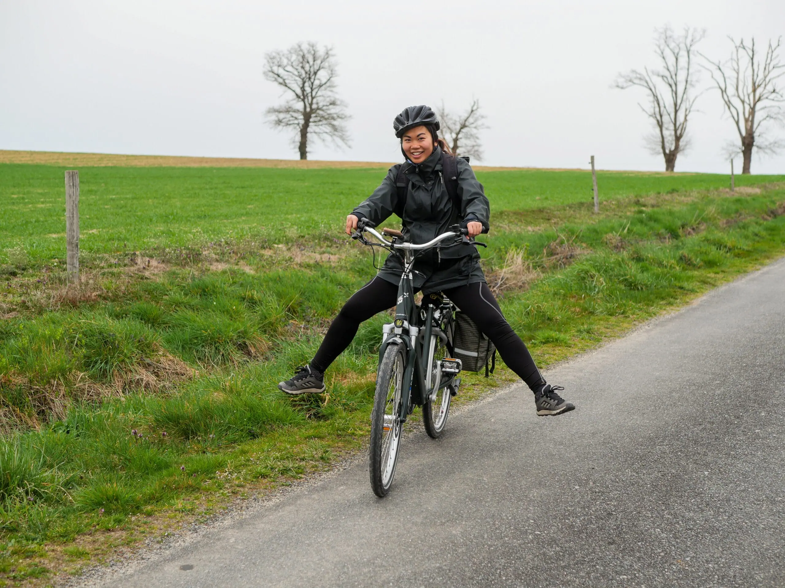 Anémone qui fait du vélo sur la piste cyclable