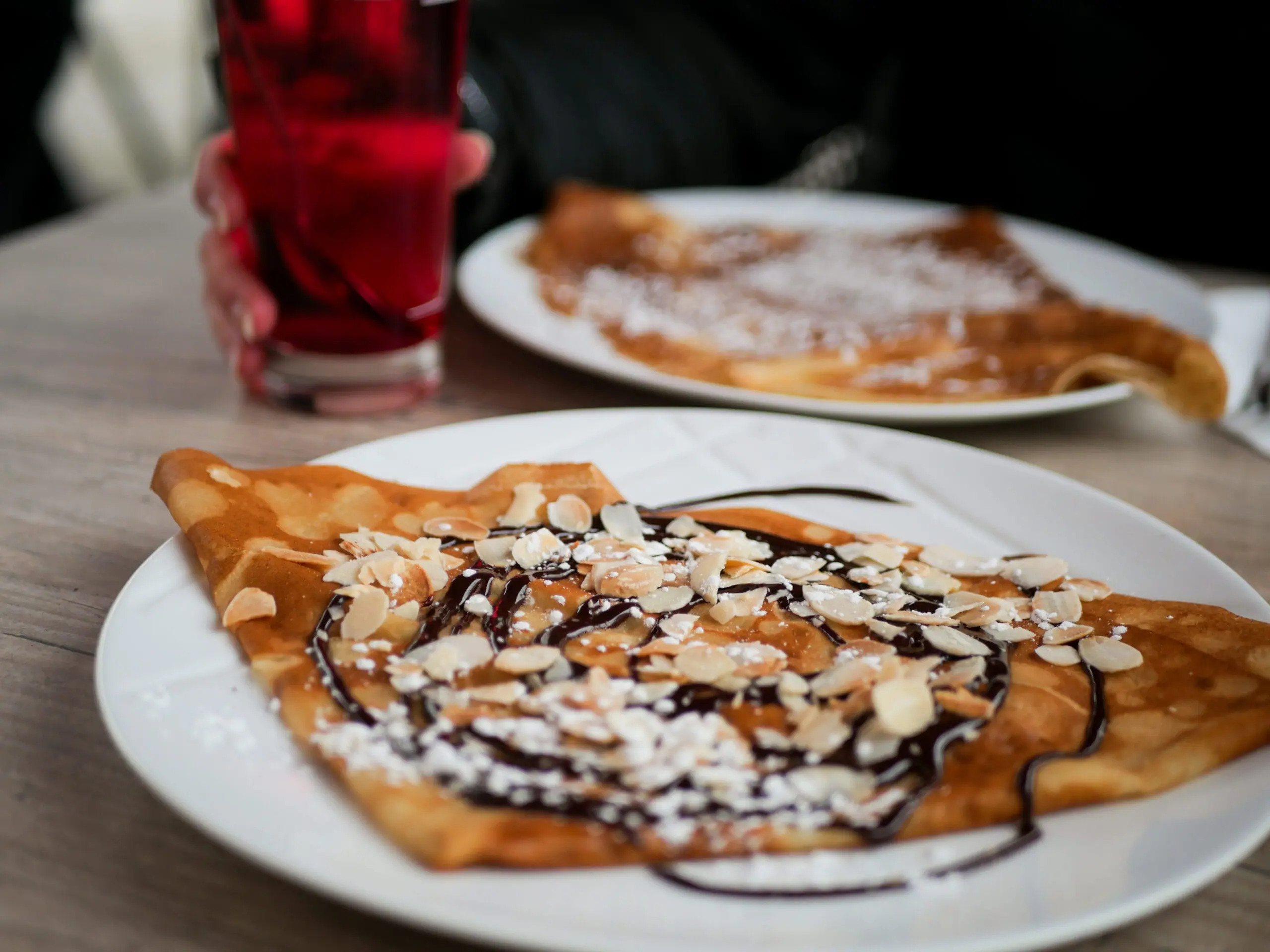 Crêpes chocolat et amandes du restaurant Les Halles