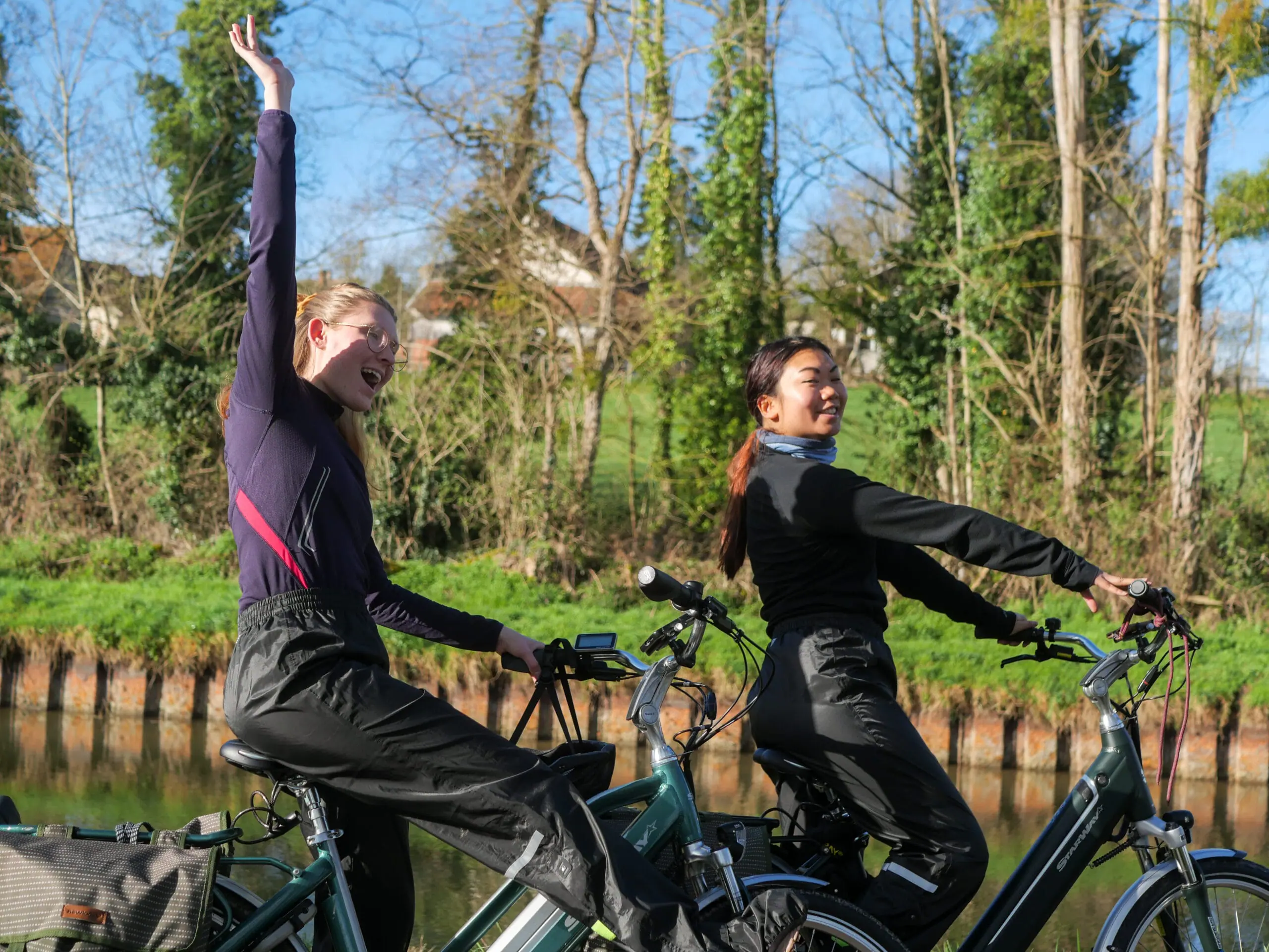 Anémone et Colibri sur les vélos le long de la Loire