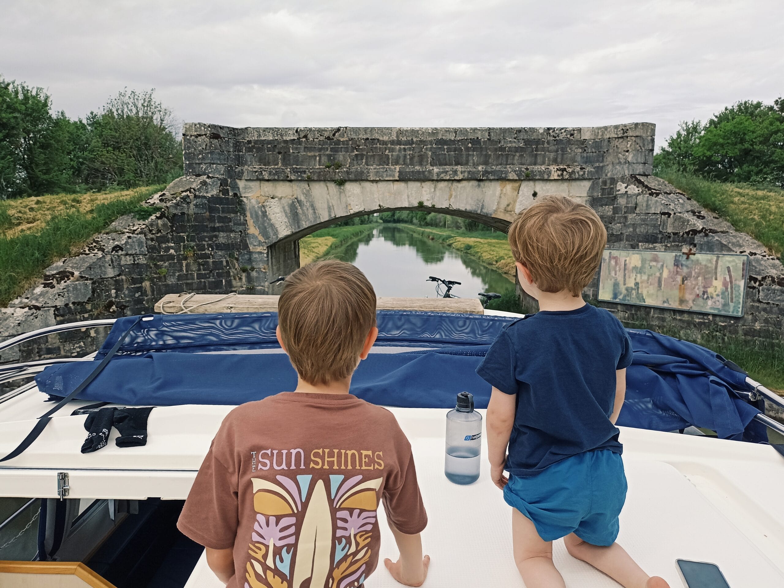 Le long du canal nivernais en bateau