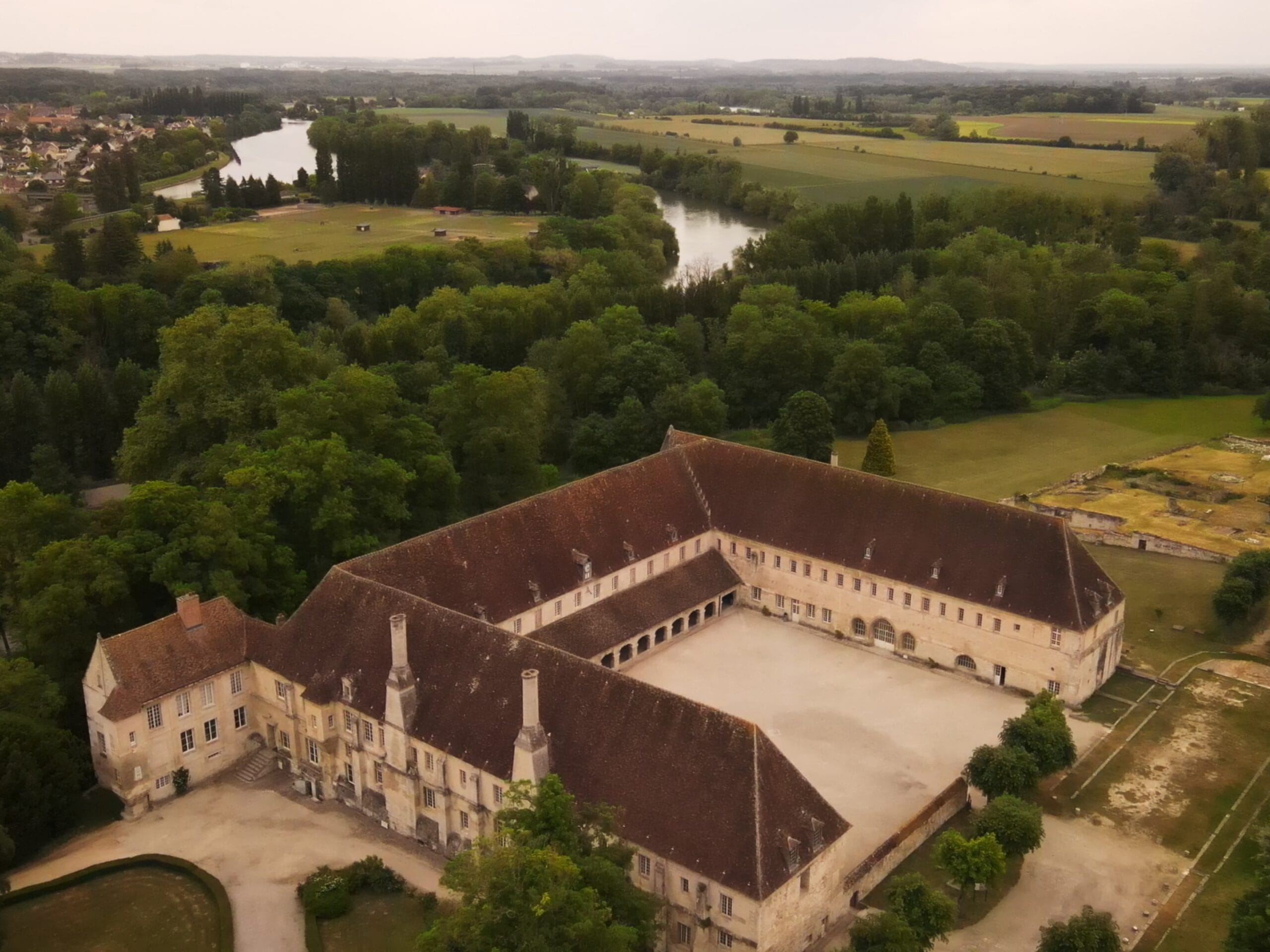 Abbaye Royale de Moncel vue du ciel