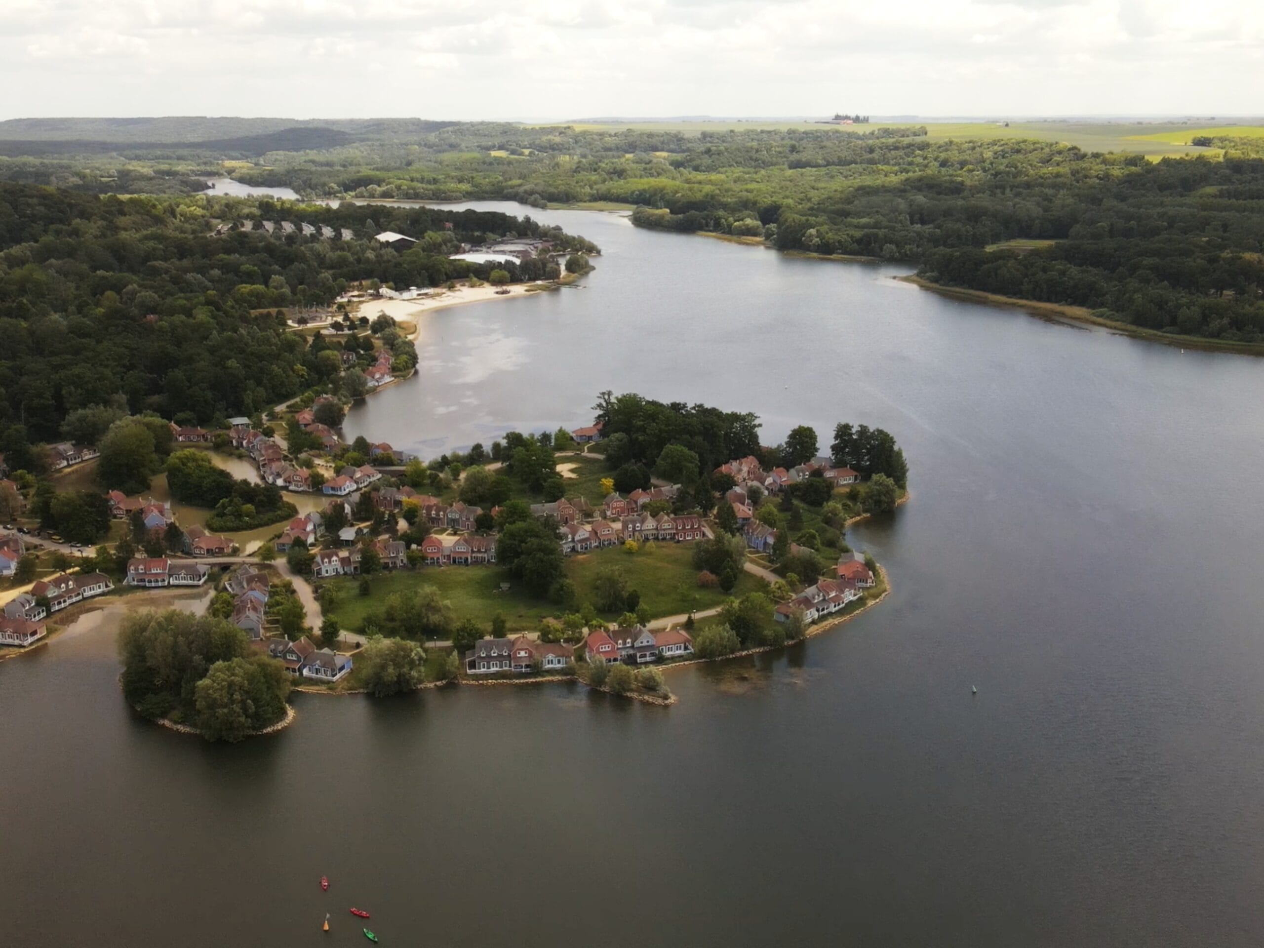 Vue aérienne sur le lac de Chamouille