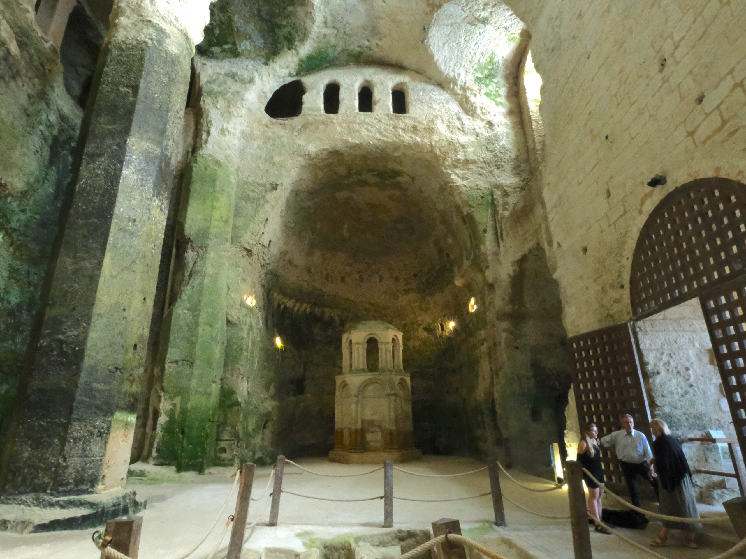 Eglise sous terrain de Aubeterre