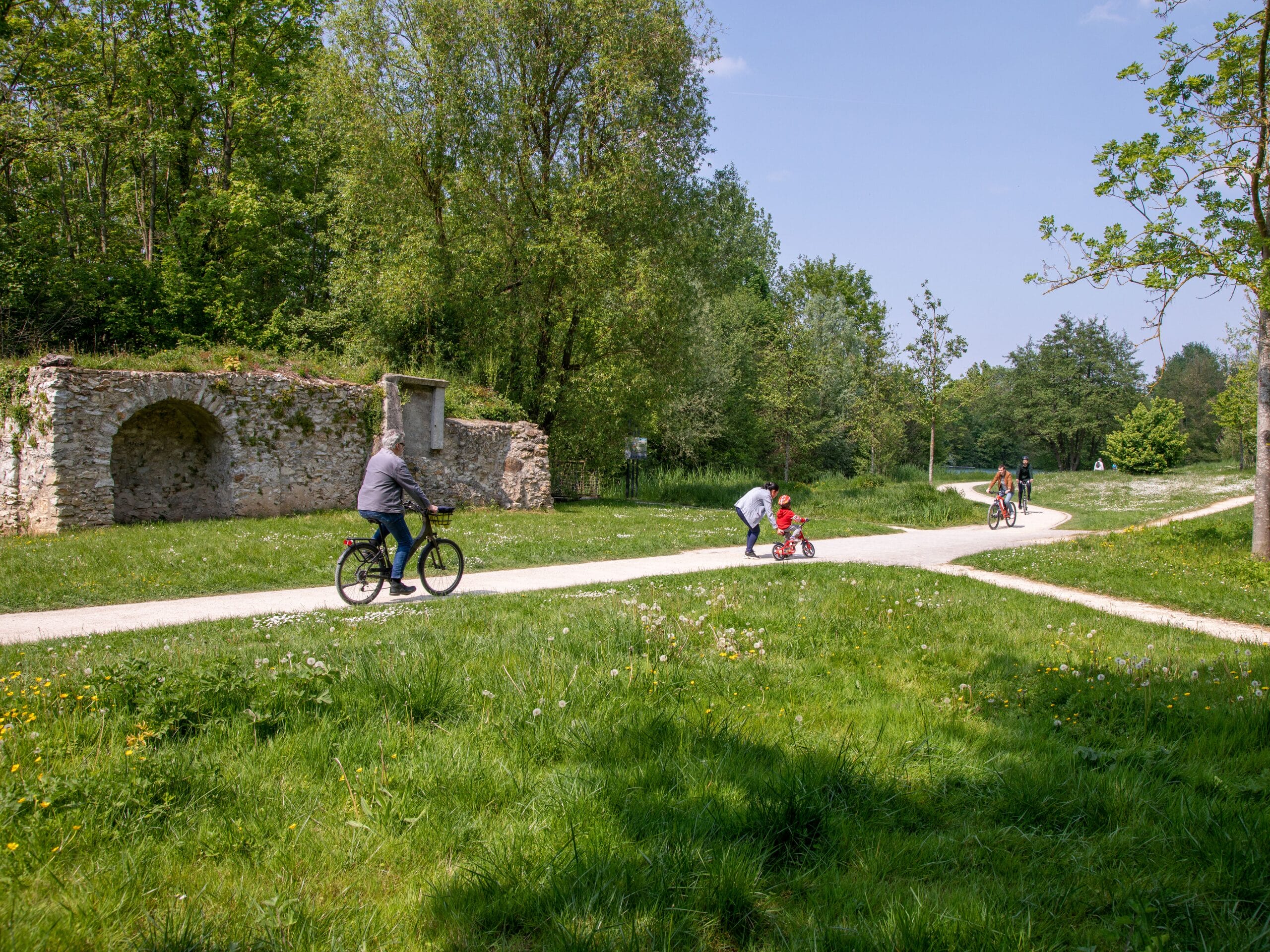 Vélo au bord de la marne