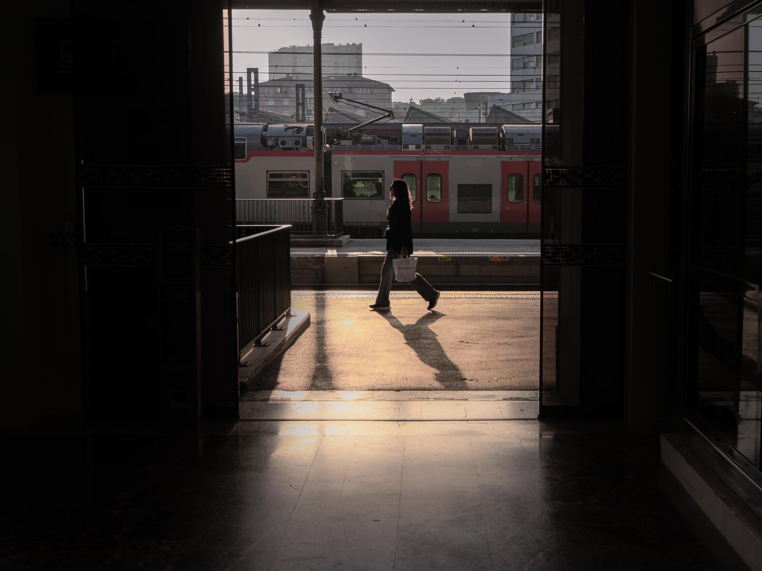 à la gare