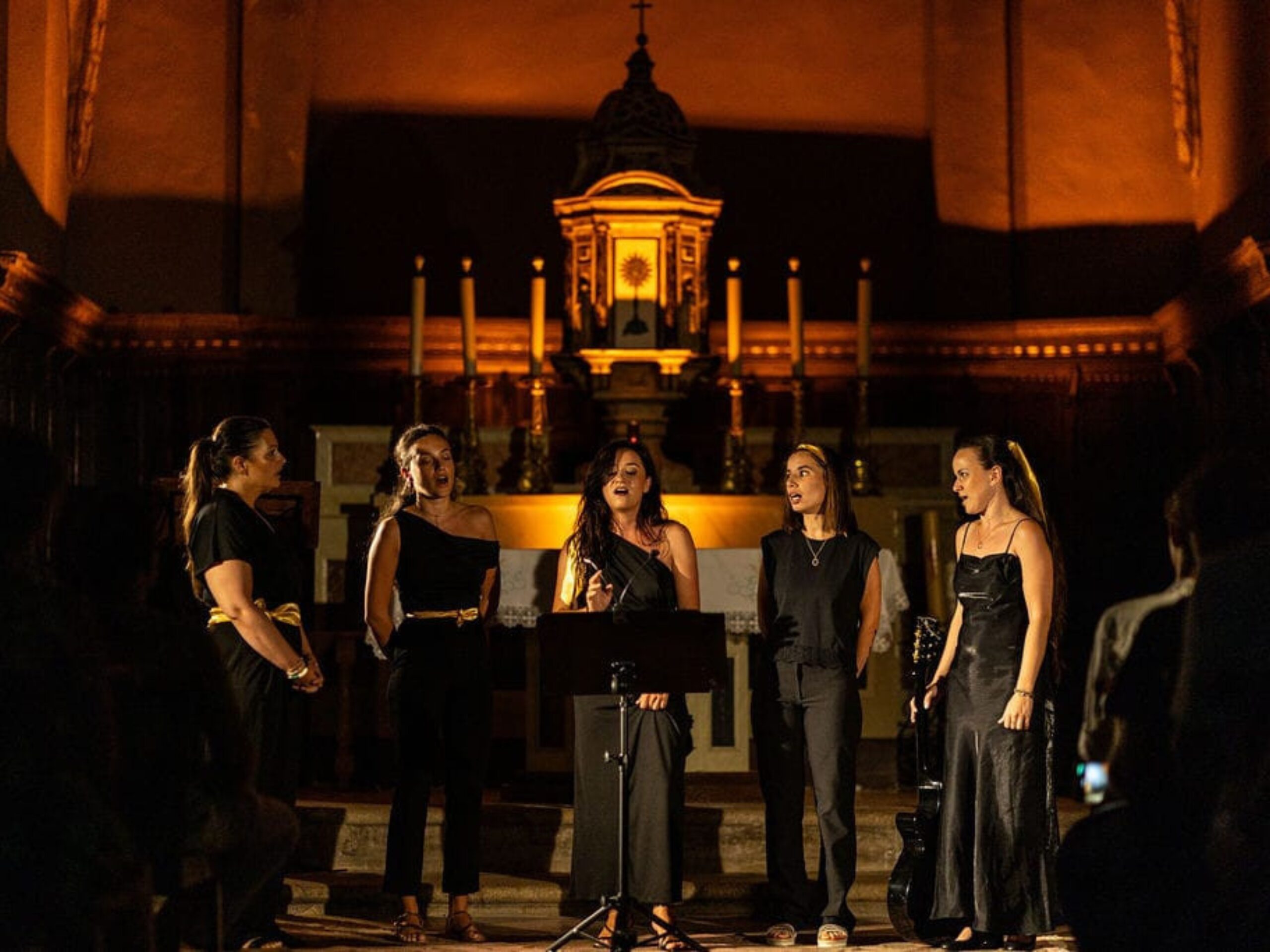 Ajaccio, concert de chants polyphoniques dans une église 